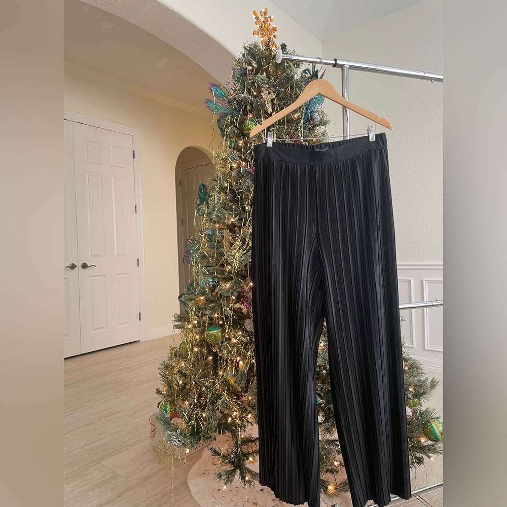 Ann Taylor Black Wide Leg Accordion Pleat Pants